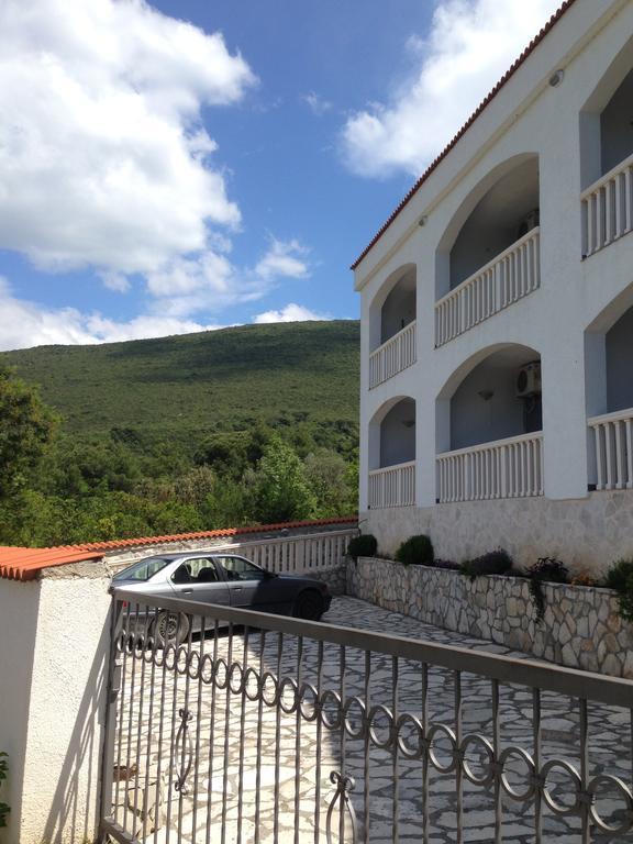 Apartmani Lazarevic Луштица Экстерьер фото