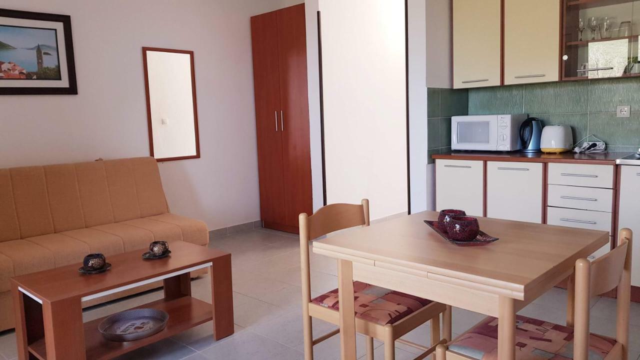 Apartmani Lazarevic Луштица Экстерьер фото