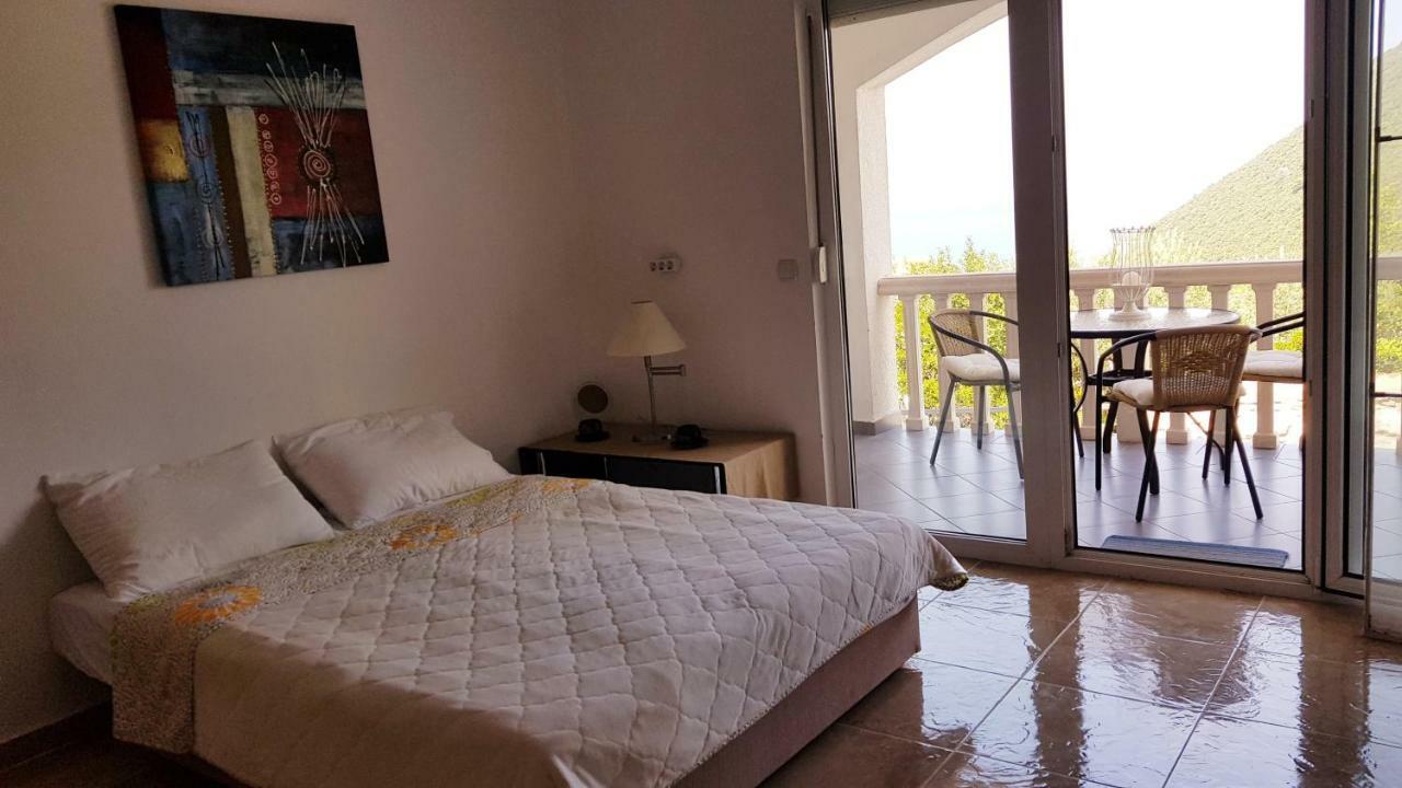Apartmani Lazarevic Луштица Экстерьер фото
